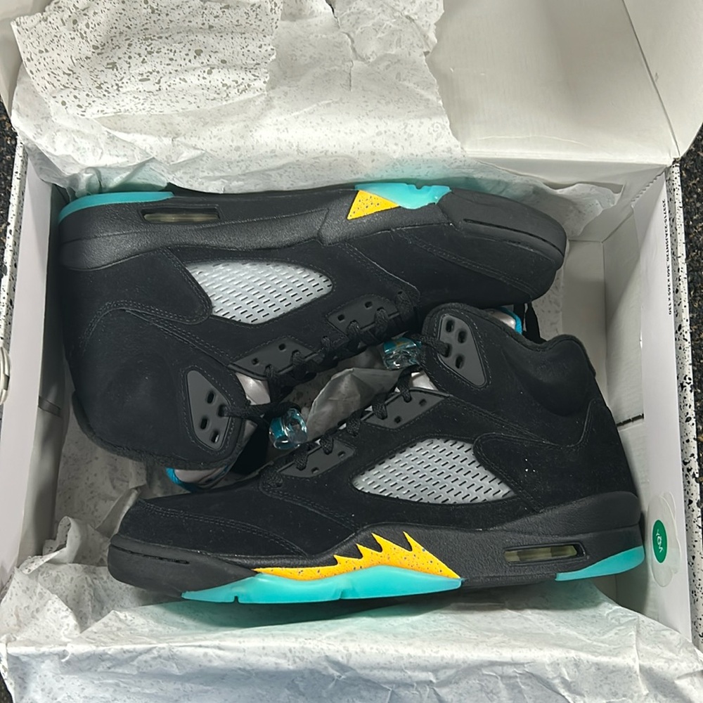 Jordan 5 Retro Aqua. Size US M 11.5. Black/Aquatone/Taxi. Style DD0587-047